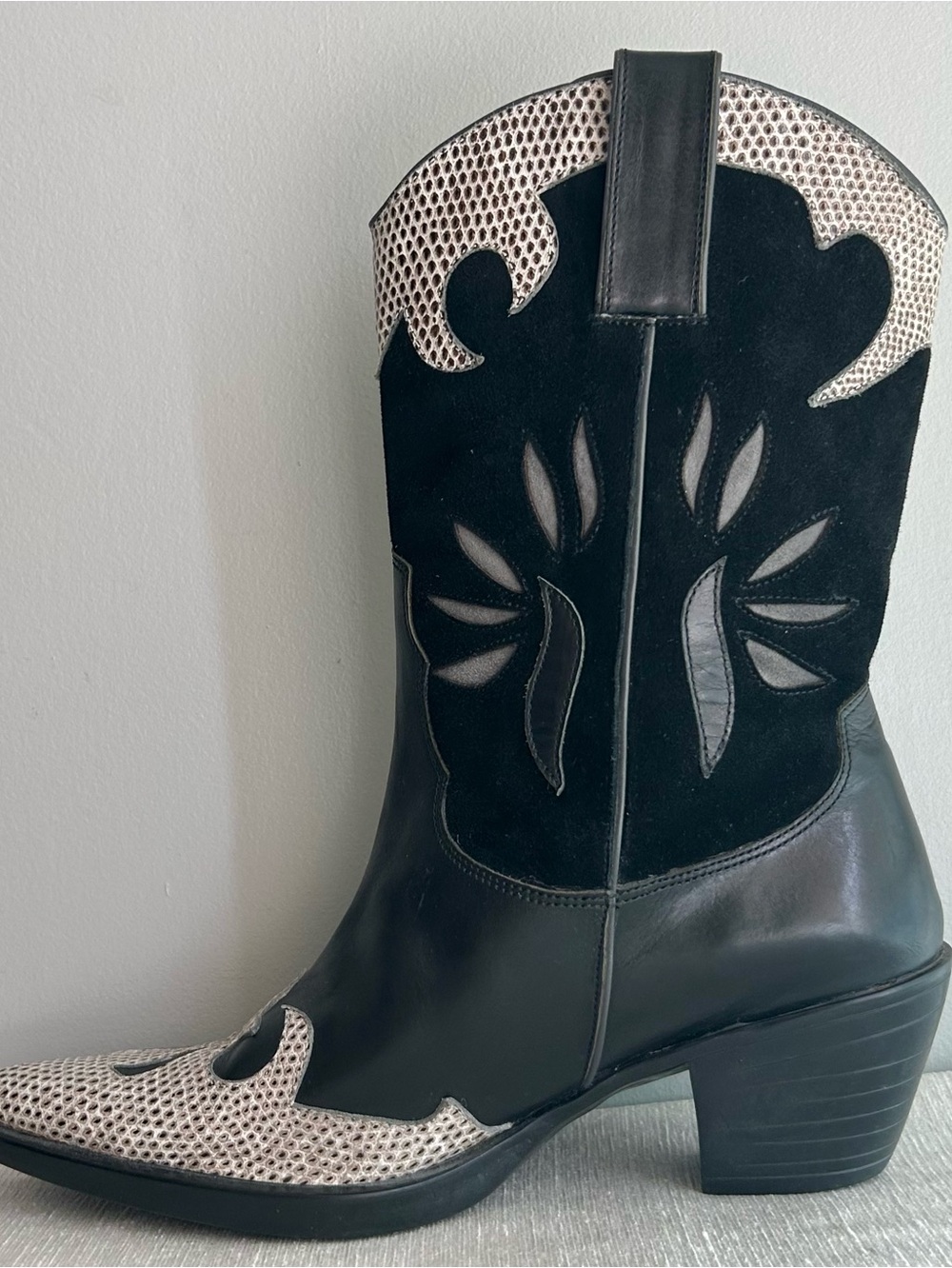 VINTAGE 80’s-90’s VANELI leather/suede cowboy boots